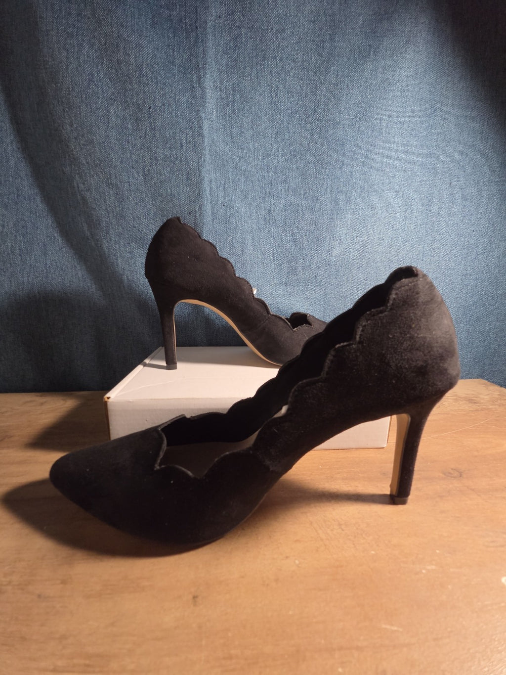 Esmara Black Suede Scalloped Heels Pumps Pointed Toe Size 8