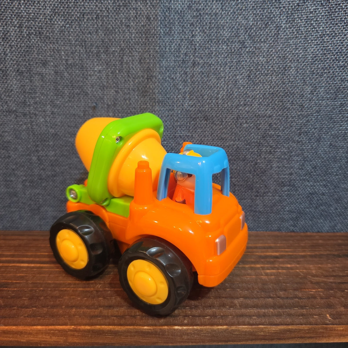 Huile Push Go Cement Mixer Toy Truck Friction Powered