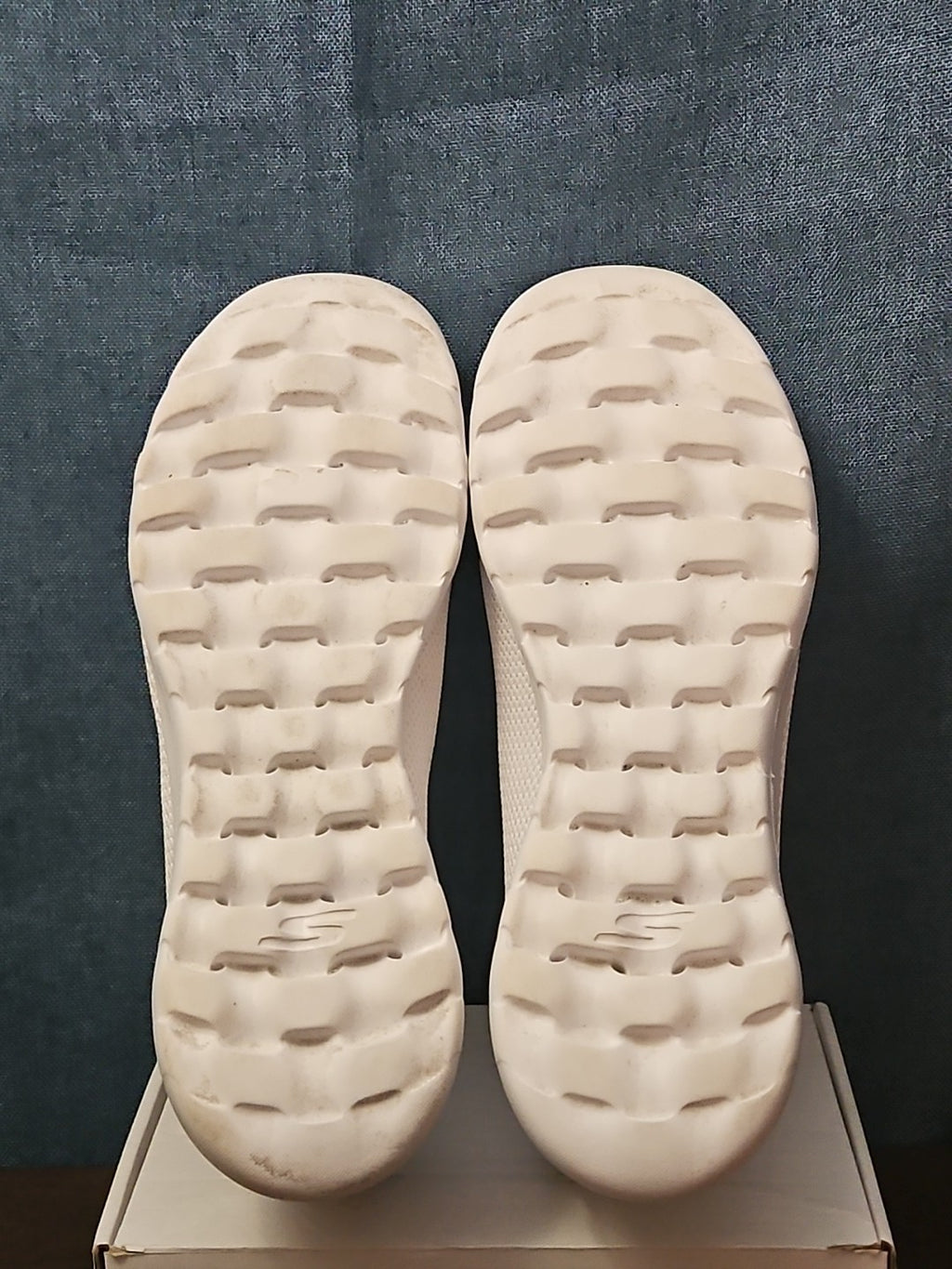 Skechers GO WALK Joy Women’s 11 White Mesh Slip On Air Cooled Goga Mat 124187