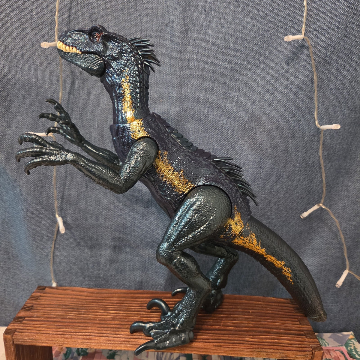 Mattel Jurassic World Indoraptor Action Figure Posable Toy