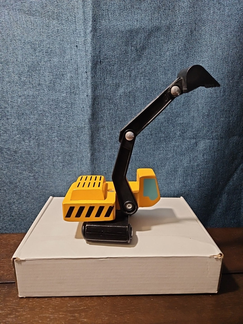 Wooden Railway Steam Shovel Excavator Construction Vehicle for Train Set