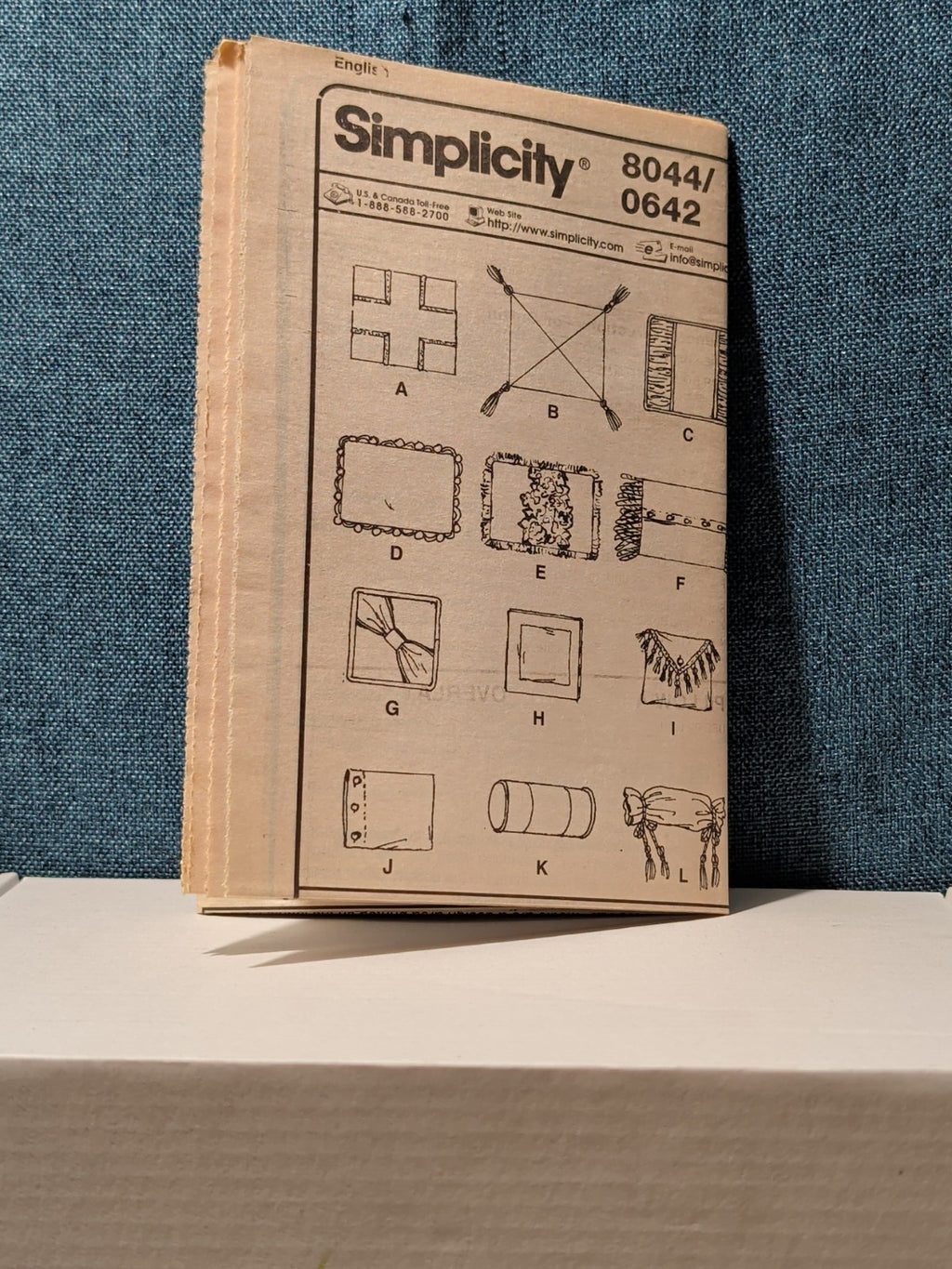 Simplicity 8044 Pillows Sewing Pattern 1998 12 Styles Couch Neckroll Decor UNCUT