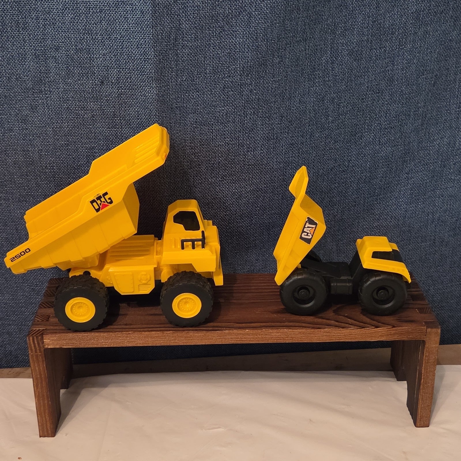 Toy Dump Truck Lot of 2 CAT & DIG 2500 Plastic Sandbox Vehicles