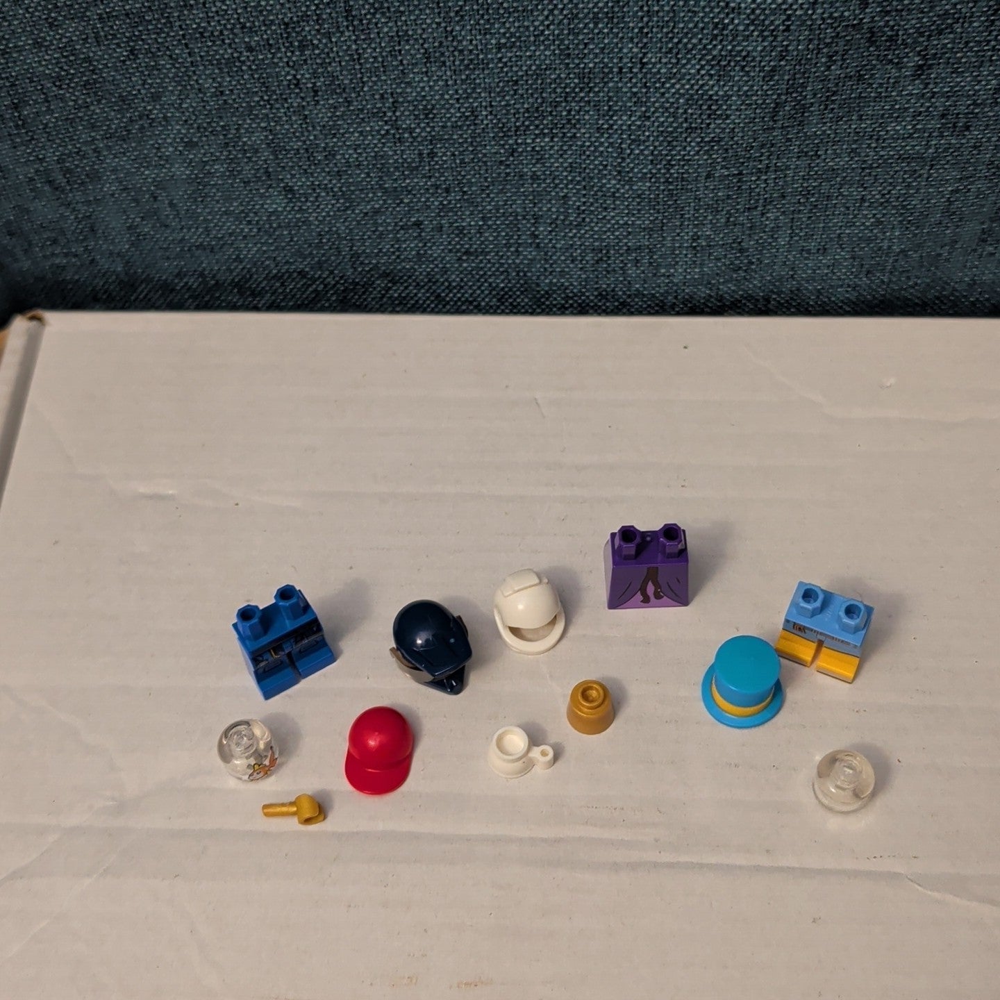 LEGO Minifigure Parts | Accessories GOLDFISH HEAD Hand Top Hat | Helmet Unique!
