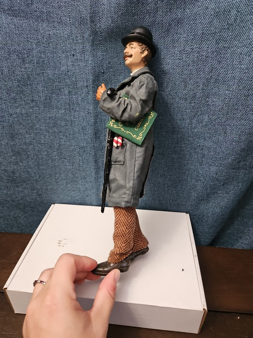 Possible Dreams Clothtique "Victorian Gentleman Caroler" (2003)