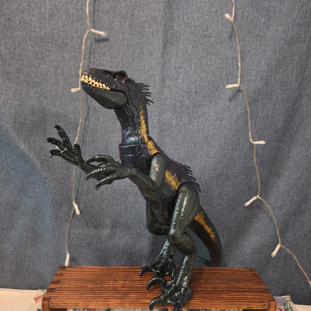 Mattel Jurassic World Indoraptor Action Figure Posable Toy