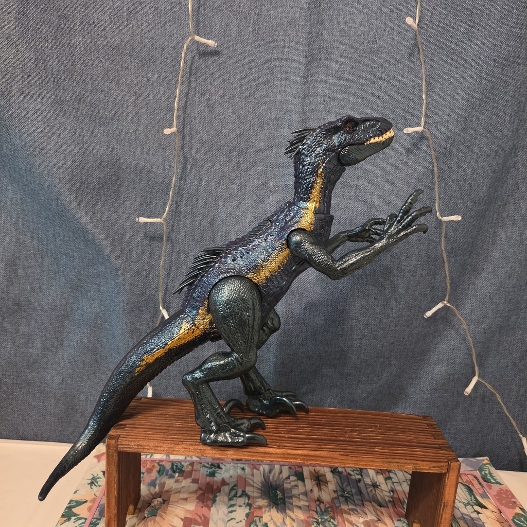 Mattel Jurassic World Indoraptor Action Figure Posable Toy