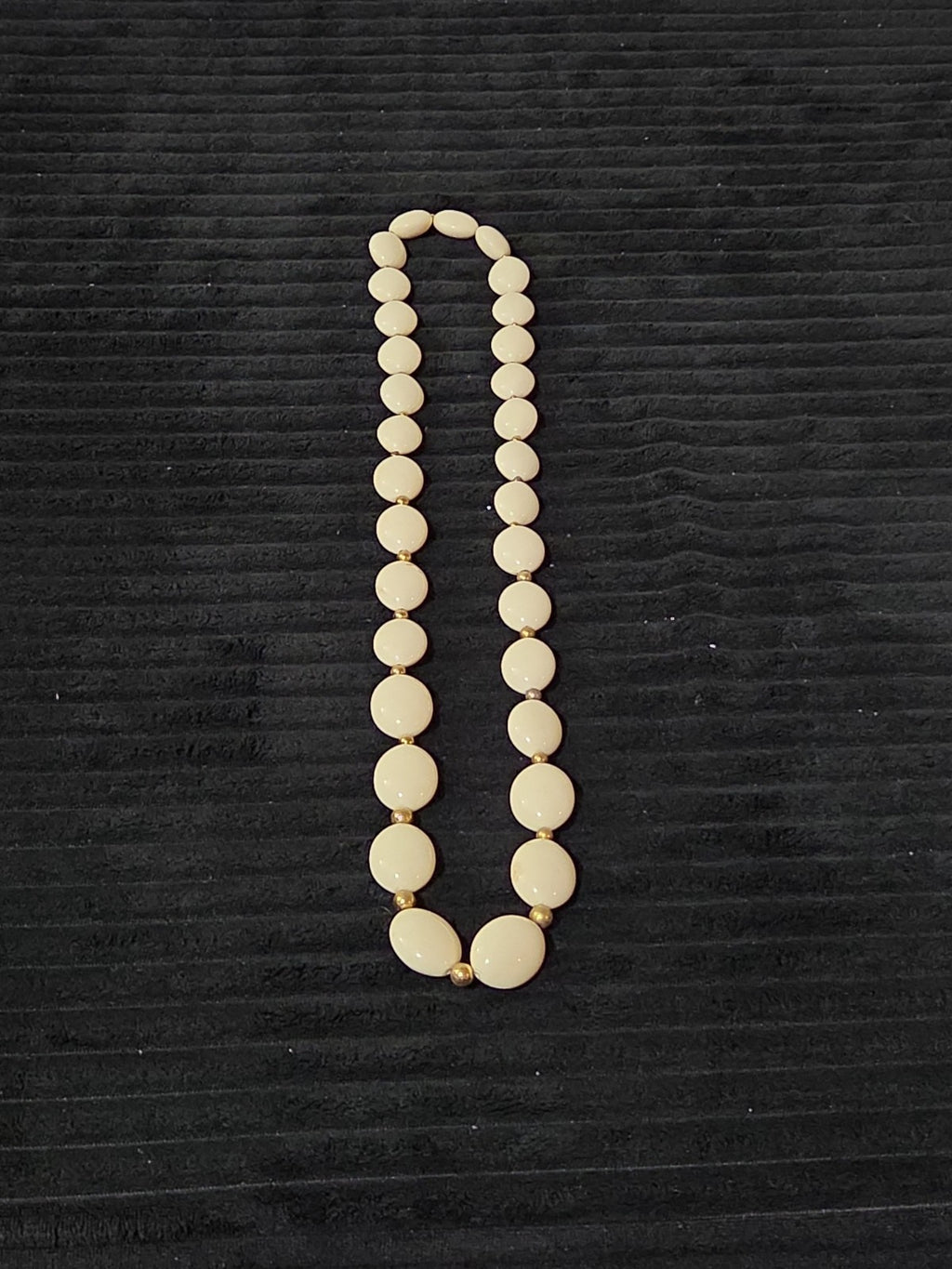 Vintage Cream Lucite Bead Necklace Graduated Flat Oval Disc Chain 32" No Clasp