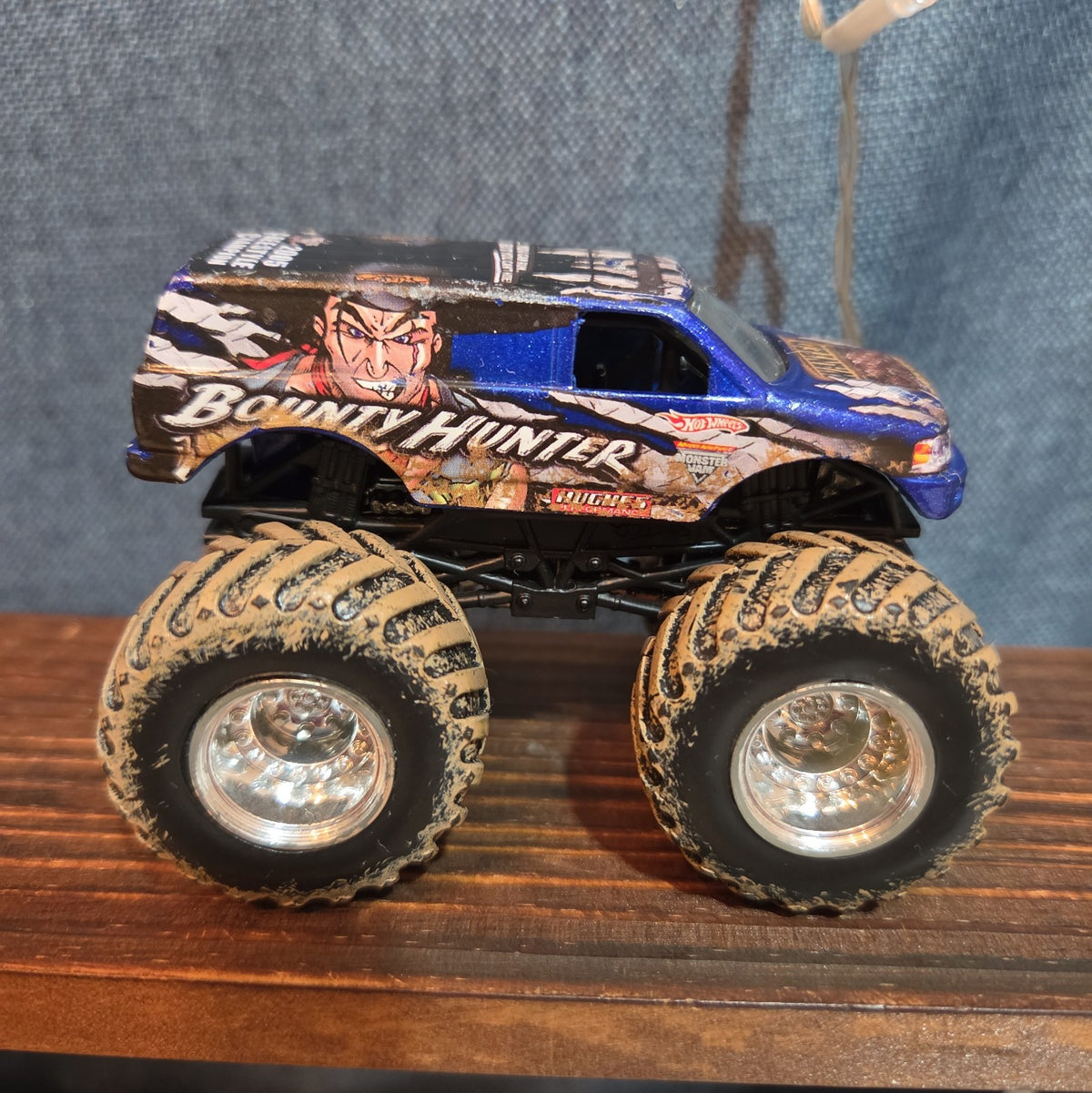 Hot Wheels Monster Jam Bounty Hunter Mud Treads Diecast 2012