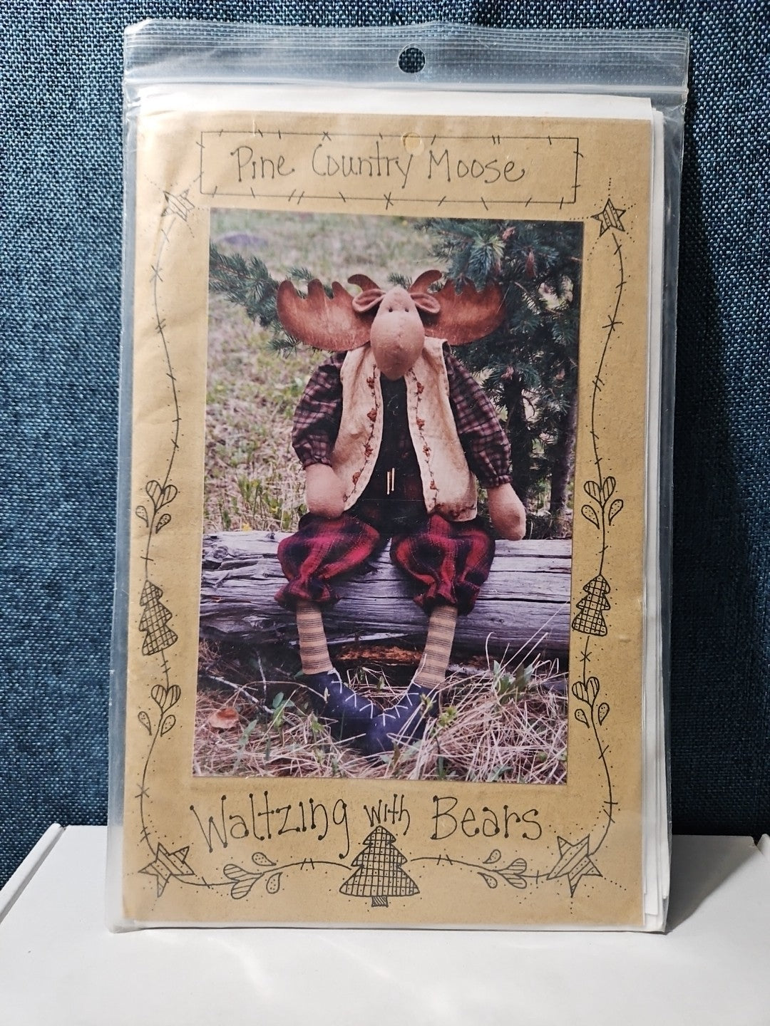 UNCUT 1997 Waltzing With Bears Pattern 108 | Pine Country Moose 31"