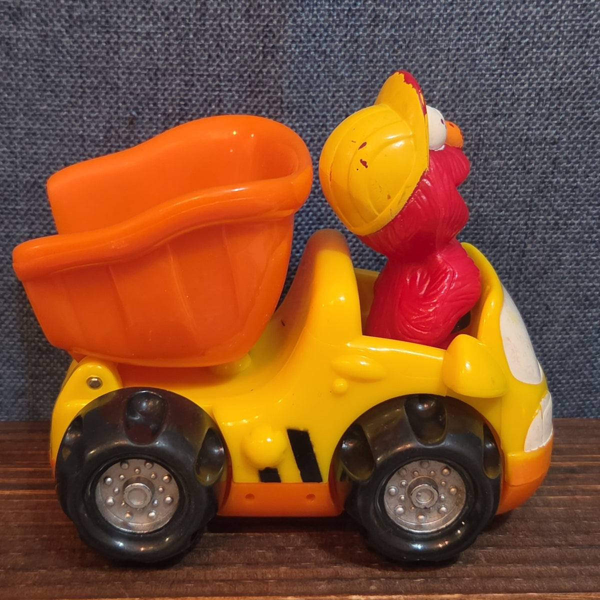 Sesame Street Elmo Dump Truck Plastic Construction Toy 2001