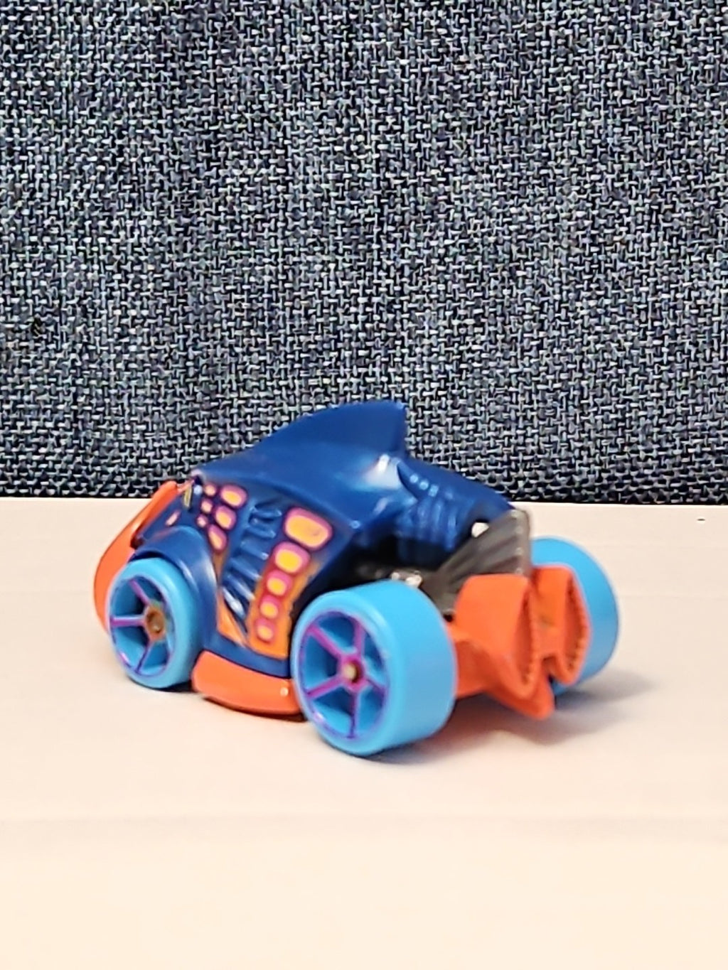 Hot Wheels Piranha Terror | 2013 First Edition | Blue & Orange Creature Car