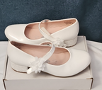 Olive & Edie Girls White Patent Heidie Pump Size 2 | Sparkly Glitter Heel Mary J