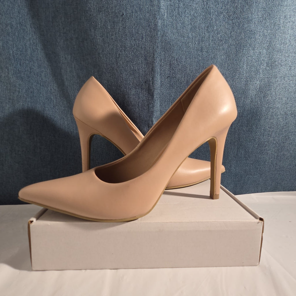 Christian Siriano Nude Heels Pumps 8.5 Pointed Toe Dress Casual Used
