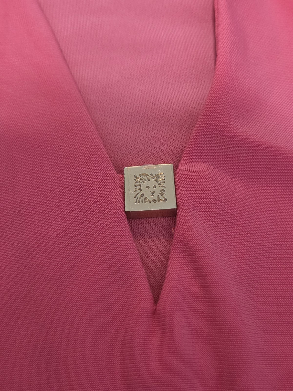 Anne Klein Sport Blouse Coral Lion Logo V-Neck Jersey Career Top Gently Used L