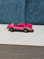 Hot Wheels Cruise Bruiser Pink | 2015 HW Wagons Demolition Derby | Loose Diecast