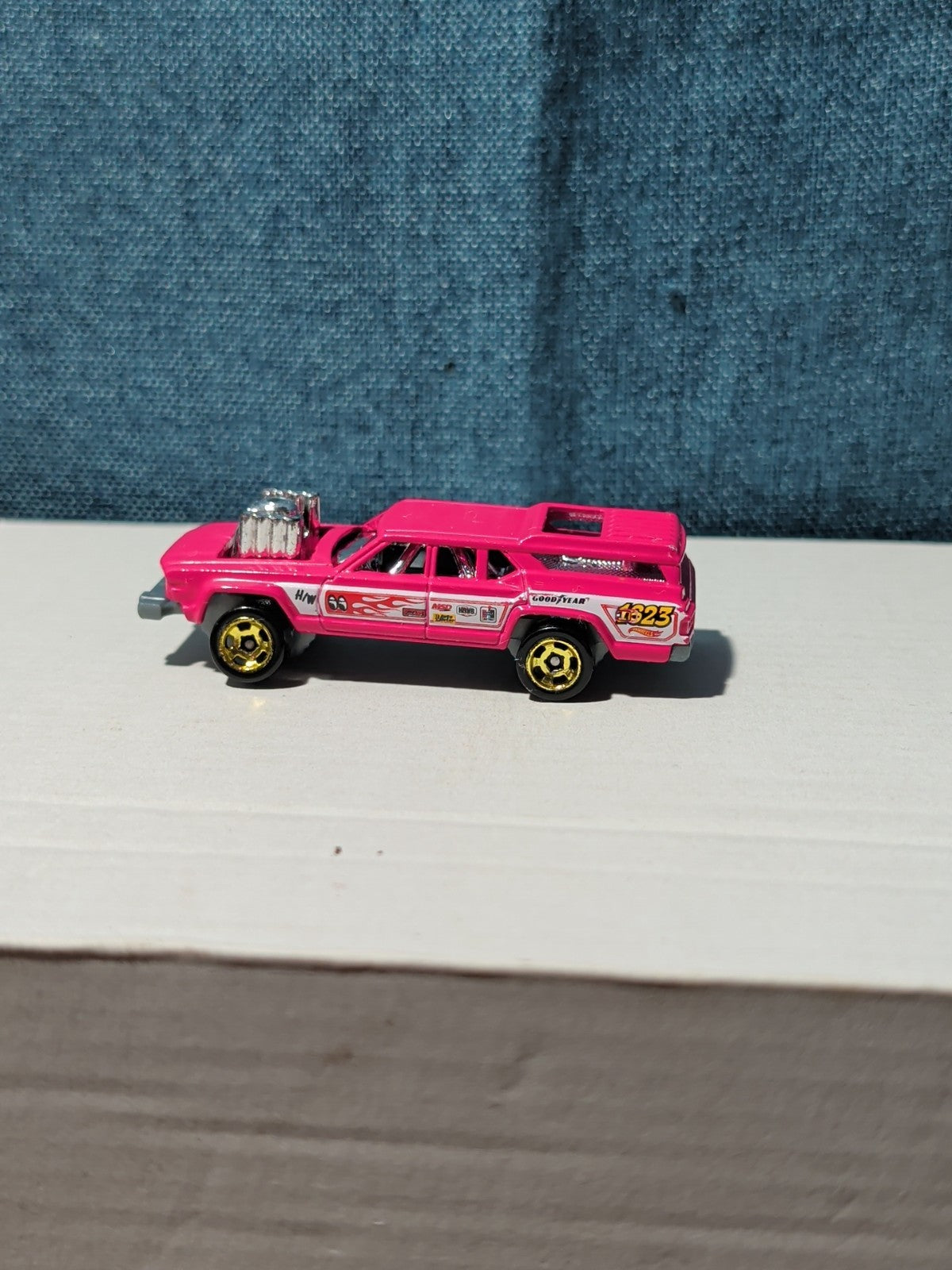 Hot Wheels Cruise Bruiser Pink | 2015 HW Wagons Demolition Derby | Loose Diecast