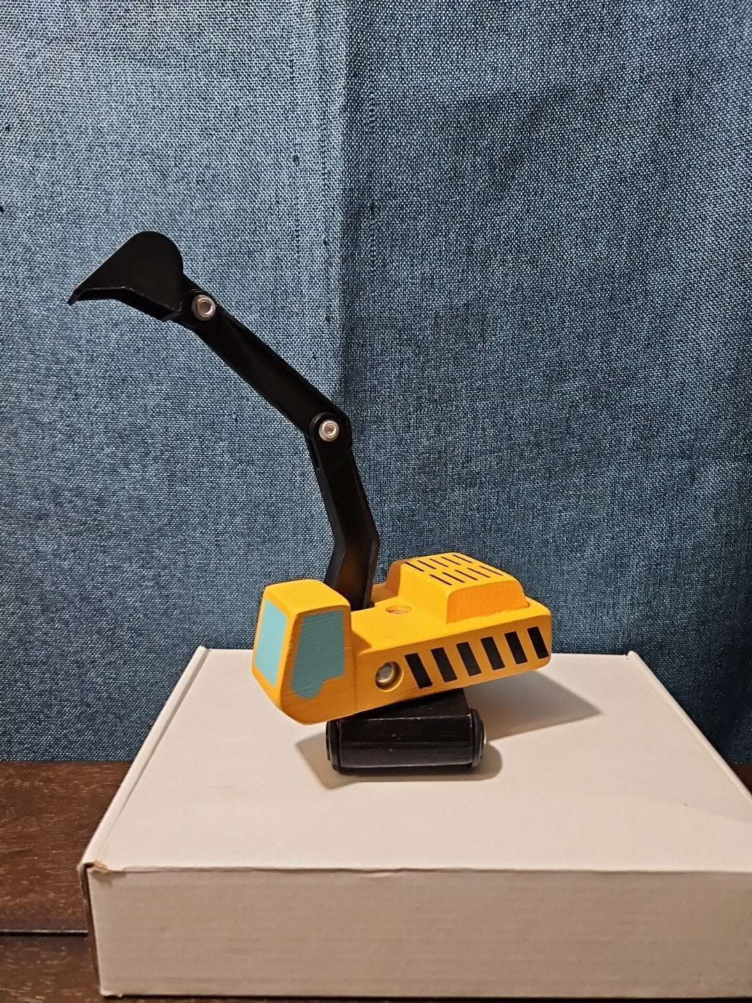 Wooden Railway Steam Shovel Excavator Construction Vehicle for Train Set
