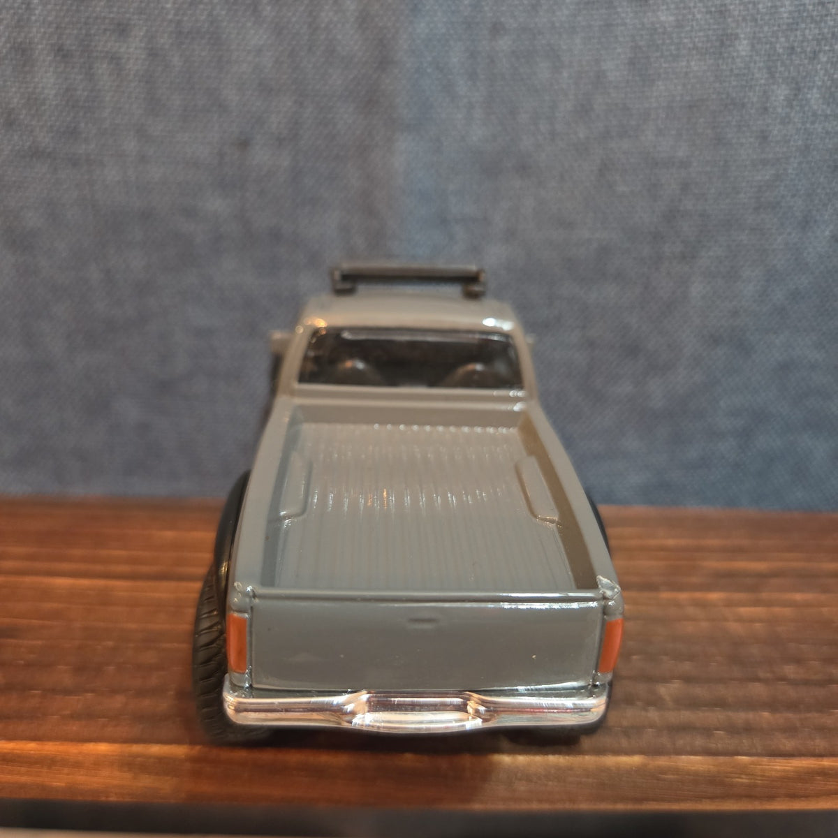 First Gear Custom Ford F-250 Lifted Peak Suspension Diecast Off-Road