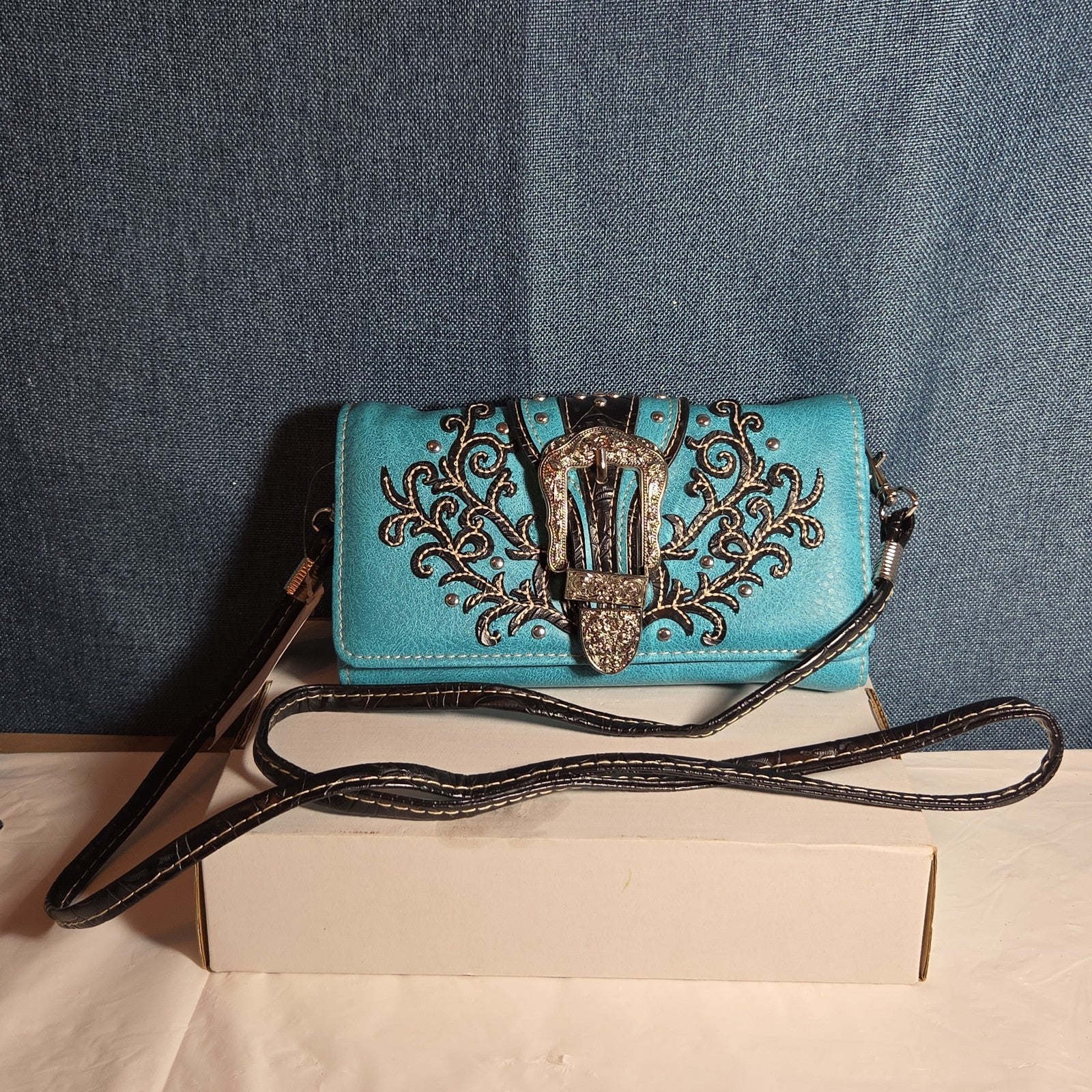 Turquoise Western Buckle Floral Trifold Crossbody Wallet NWT