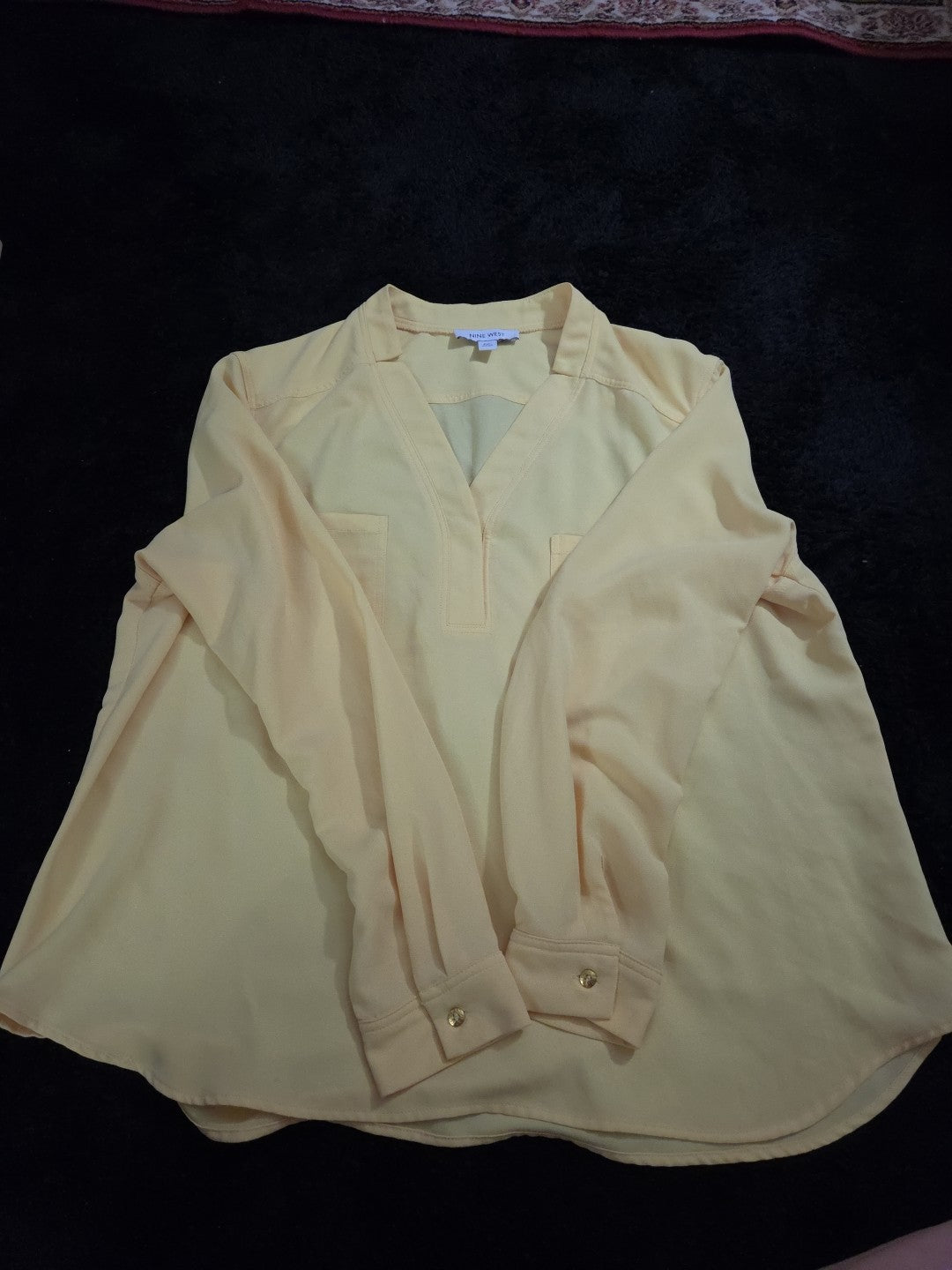 Nine West Petite XL PXL Yellow V-Neck Blouse Career Long Sleeve Pockets Popover