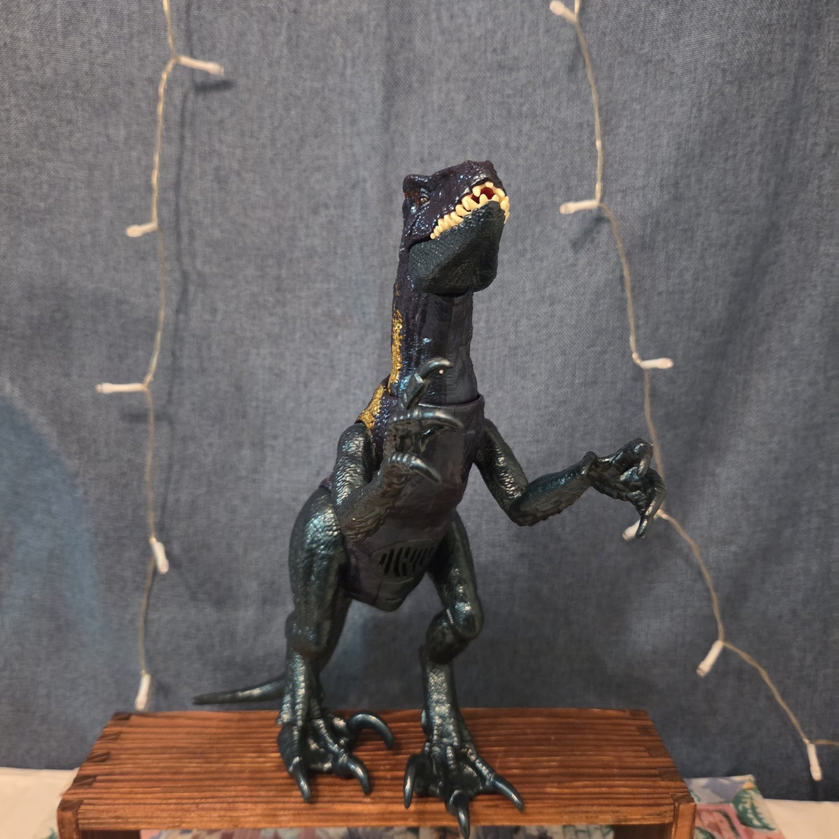 Mattel Jurassic World Indoraptor Action Figure Posable Toy