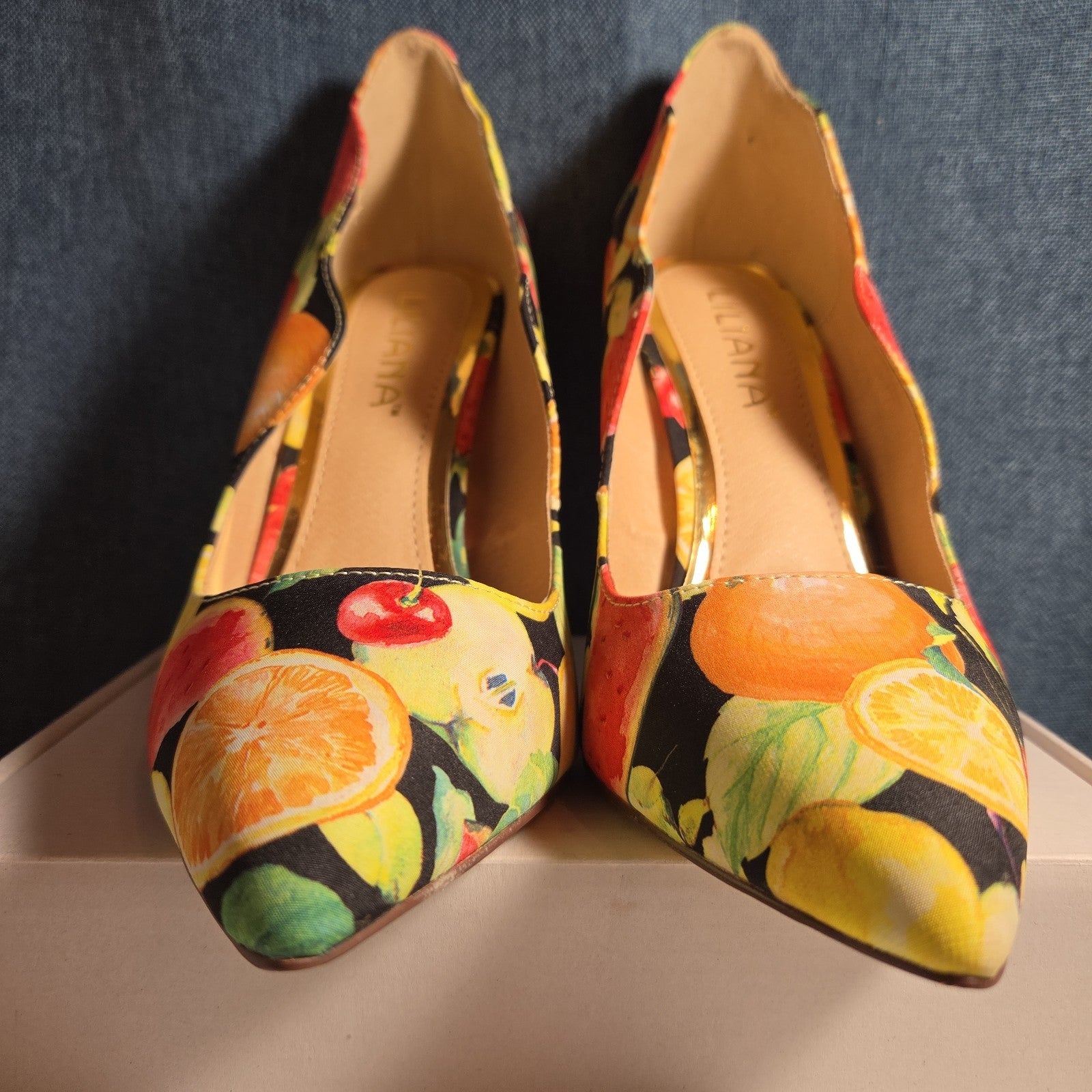 Liliana Fruit Print Pumps 8.5 Scalloped Stiletto Heels Watercolor Fruit Salad