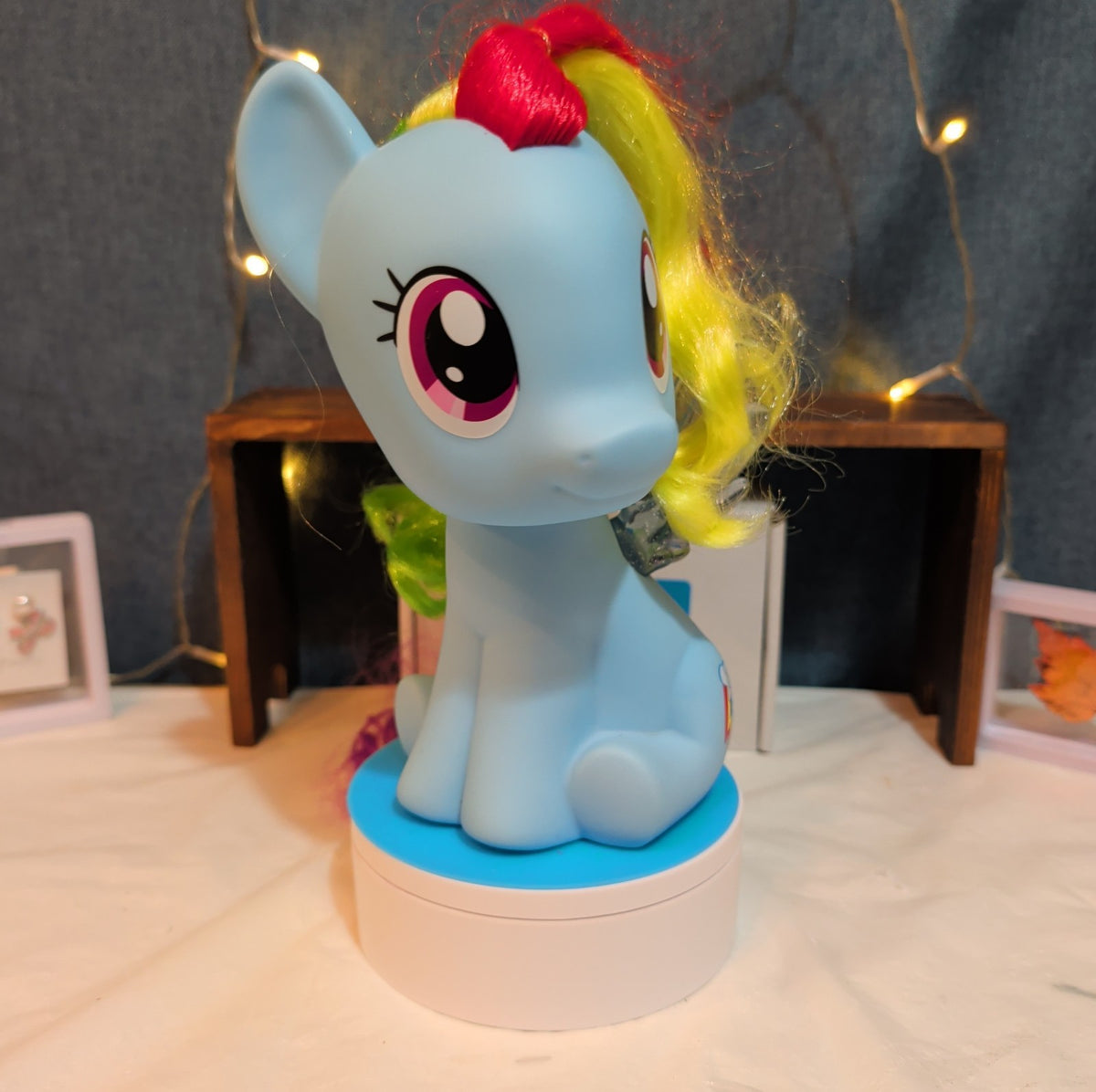 Hasbro My Little Pony Rainbow Dash 9" Glitter Wings Sitting 2018