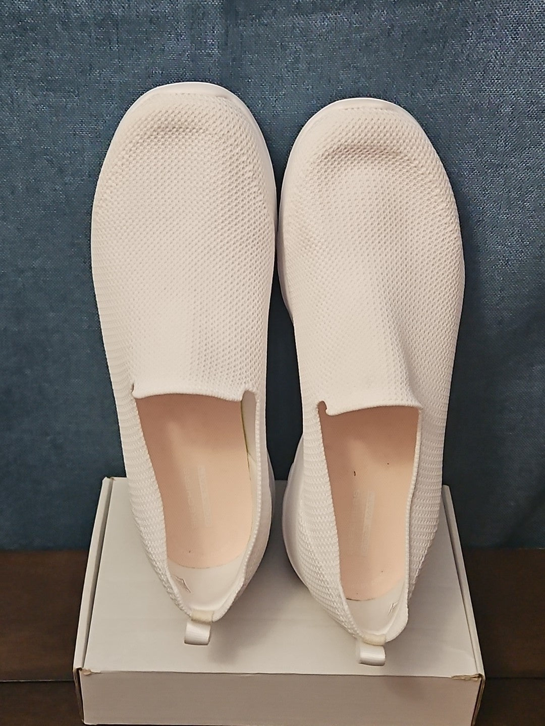 Skechers GO WALK Joy Women’s 11 White Mesh Slip On Air Cooled Goga Mat 124187