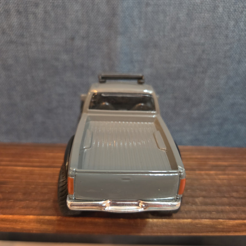 First Gear Custom Ford F-250 Lifted Peak Suspension Diecast Off-Road
