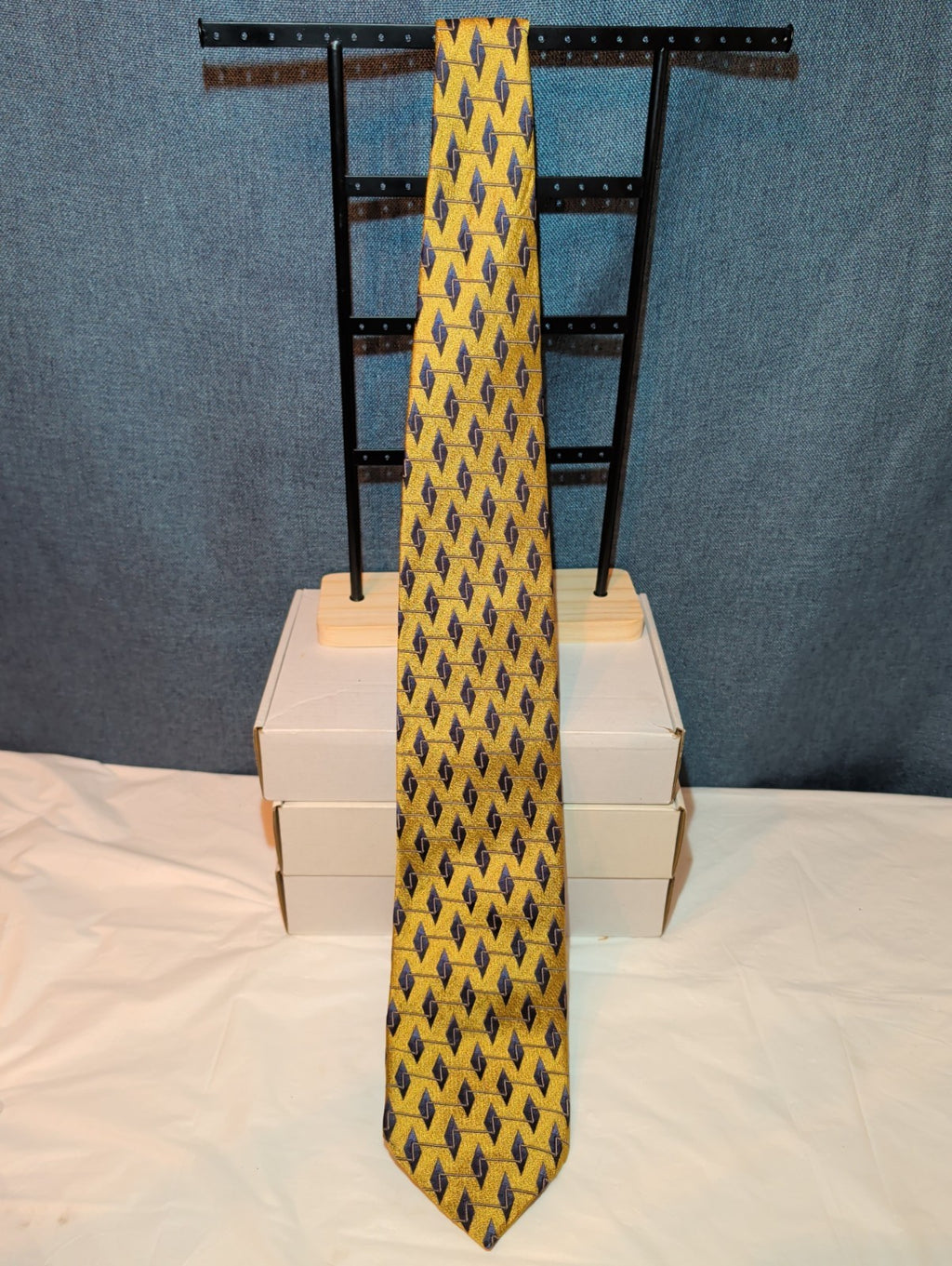 Vintage Edwards Michigan Silk Tie Gold Geometric Art Deco Men's Necktie 59"