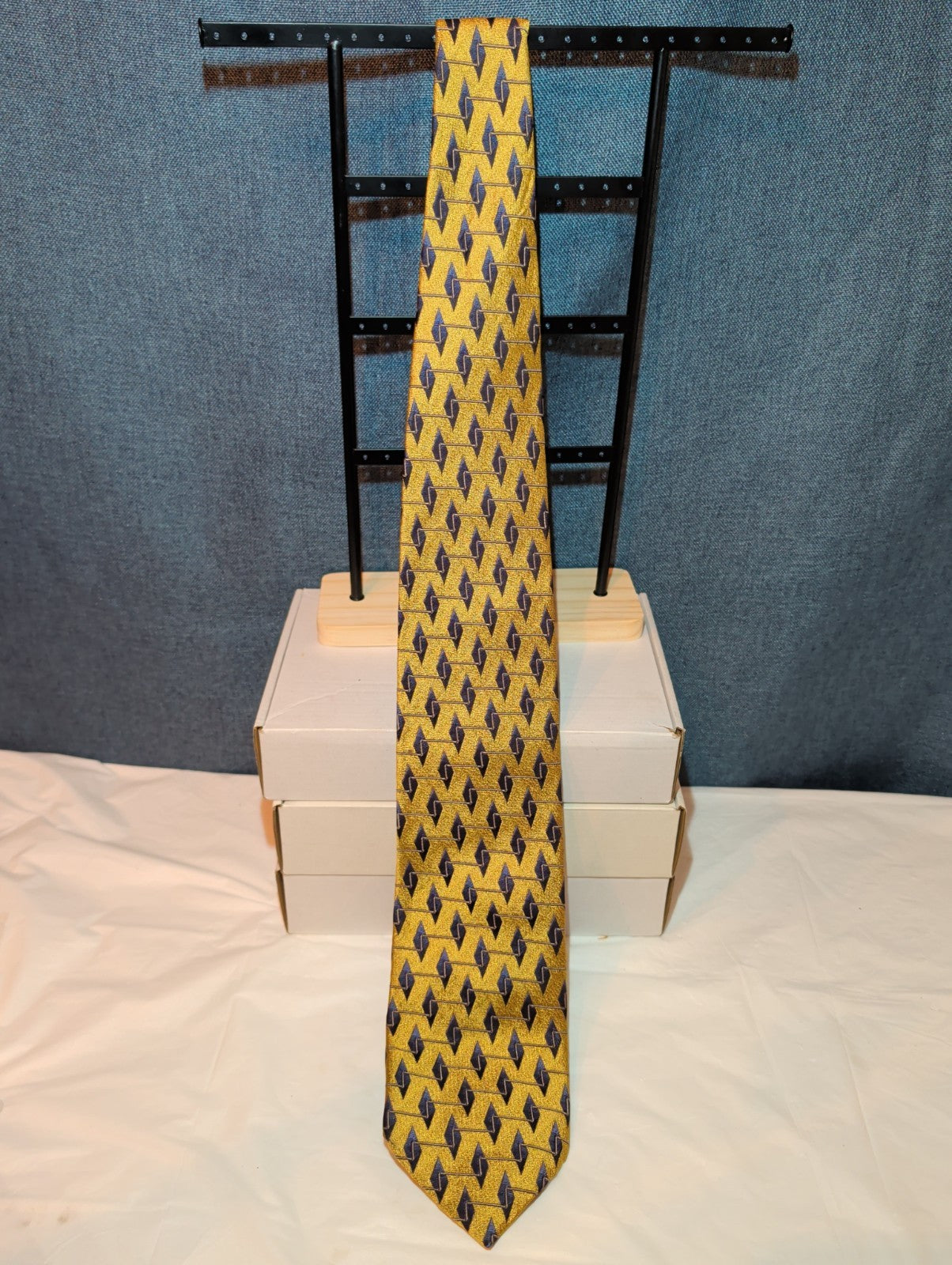 Vintage Edwards Michigan Silk Tie Gold Geometric Art Deco Men's Necktie 59"