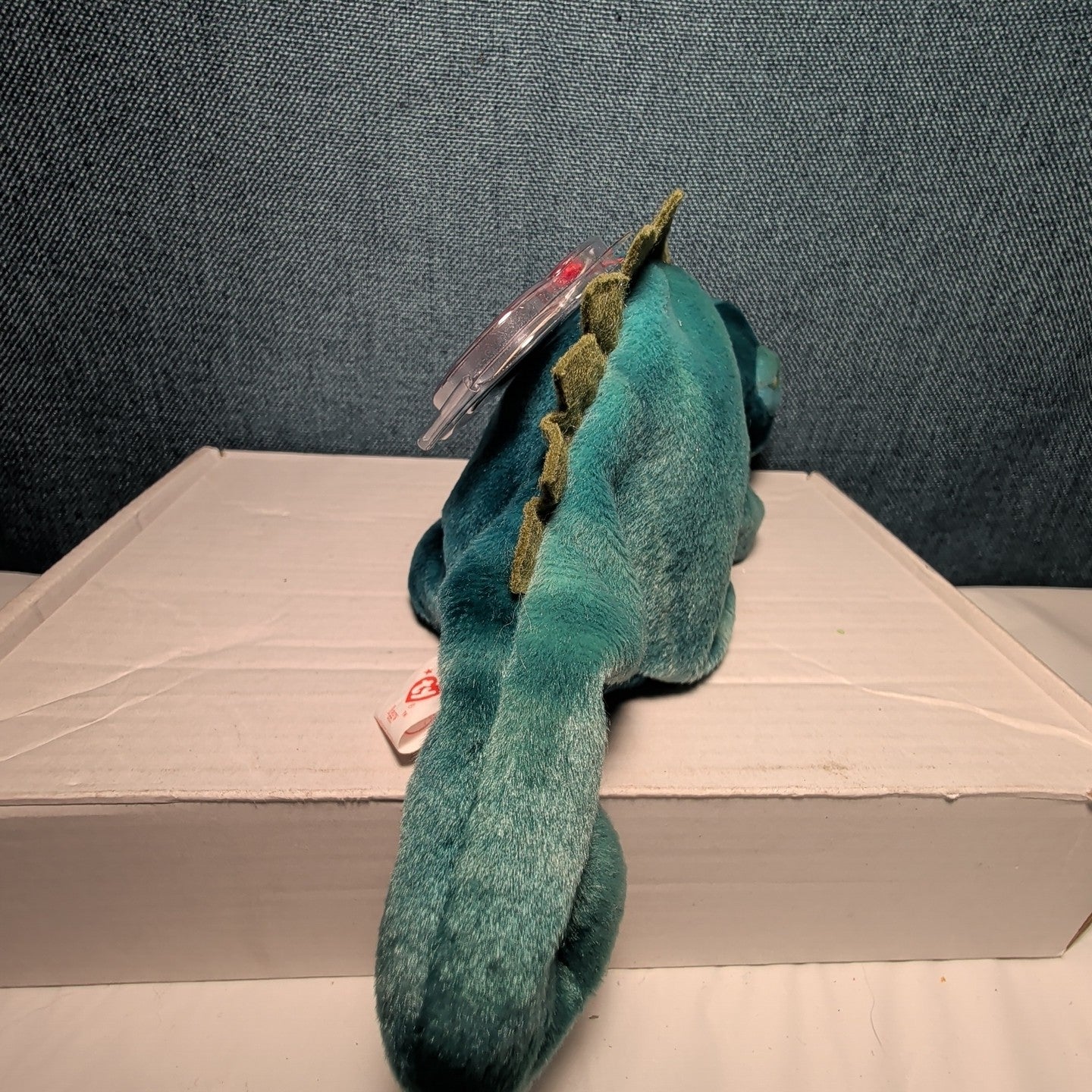 TY Beanie Baby - IGGY the Iguana (dark fabric w/ spikes) (9.5 inch) - MWMTs