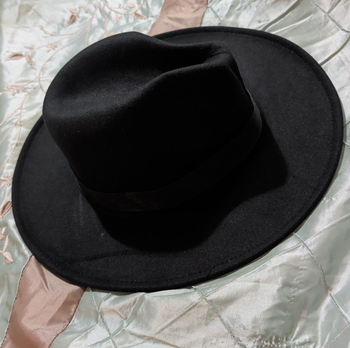 Cutely Covered Pink Bottom Black Cowboy Hat Felt Wide Brim Fedora Medium Used