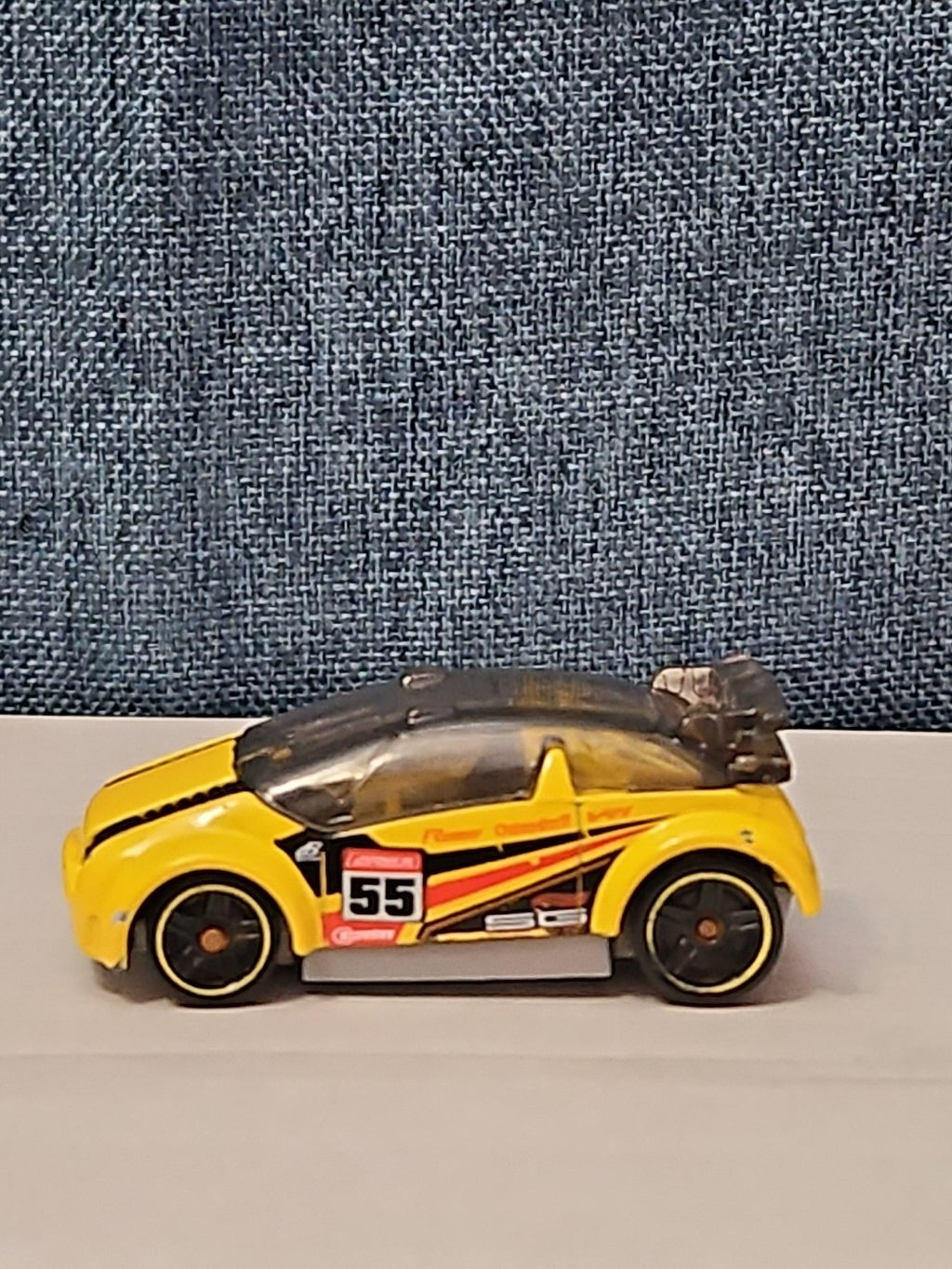 Hot Wheels Super Gnat | 2013 HW Stunt Track Aces | Yellow #55 Race Car