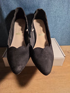 Esmara Black Suede Scalloped Heels Pumps Pointed Toe Size 8