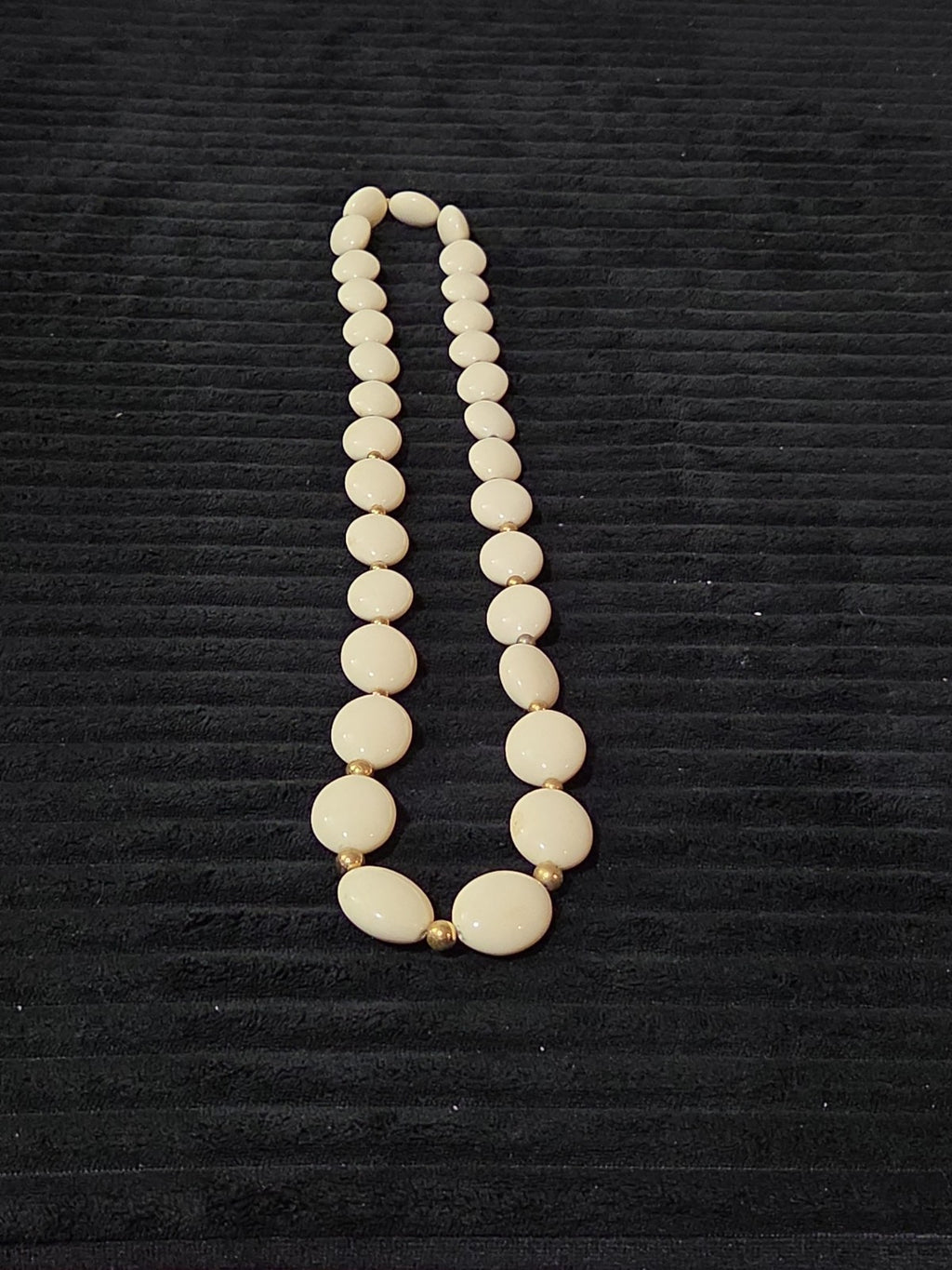 Vintage Cream Lucite Bead Necklace Graduated Flat Oval Disc Chain 32" No Clasp