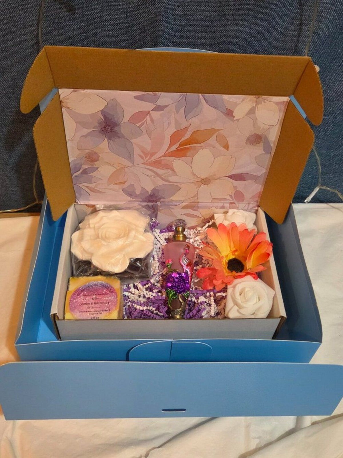 Luxe Fragrance Oil Spa Bundle 30ml Vintage Glass Bottle, Flower Diffuser & Soap