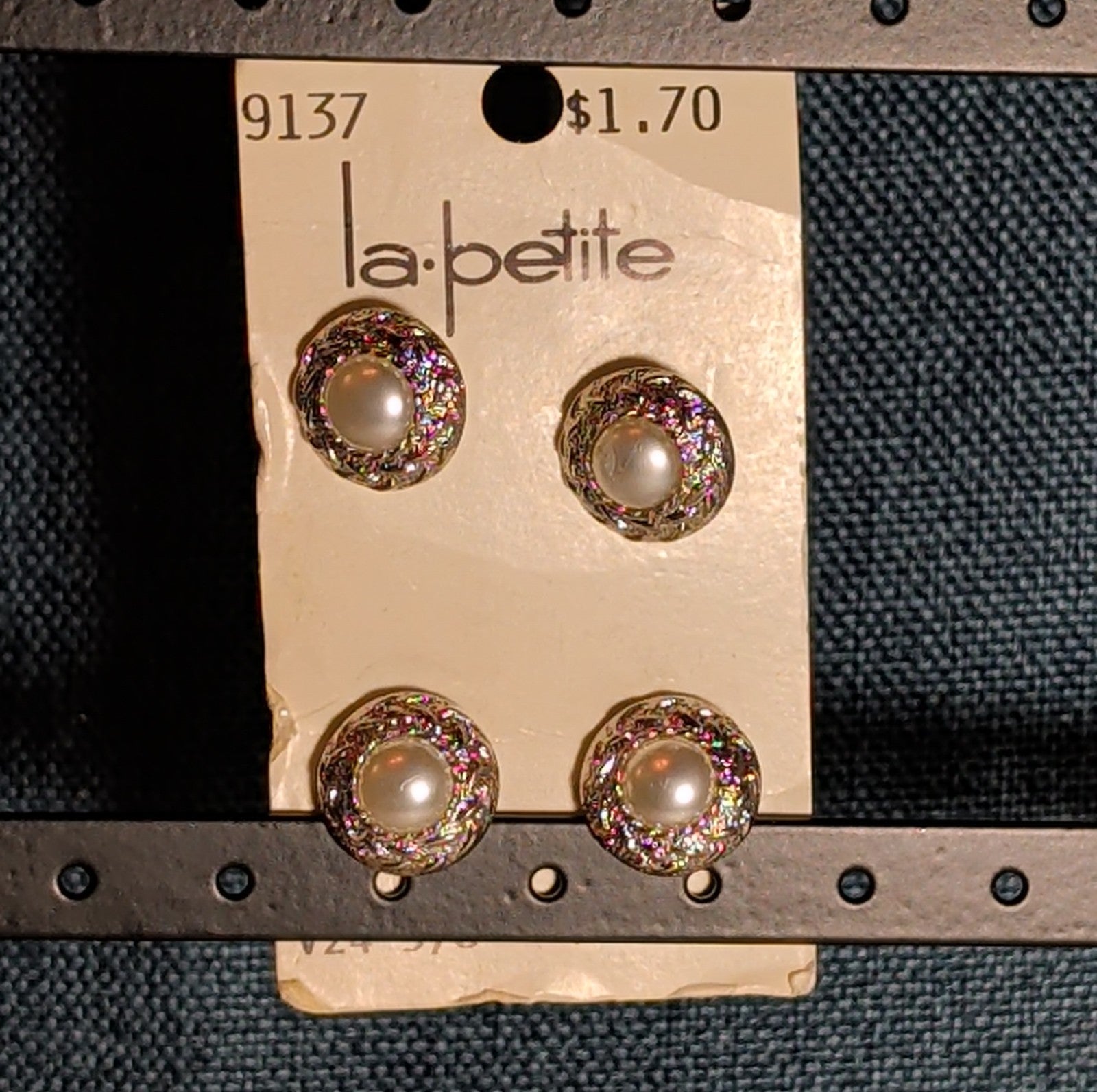 La Petite Vintage Buttons 9137 Faux Pearl Silver Tone Rim Set of 4