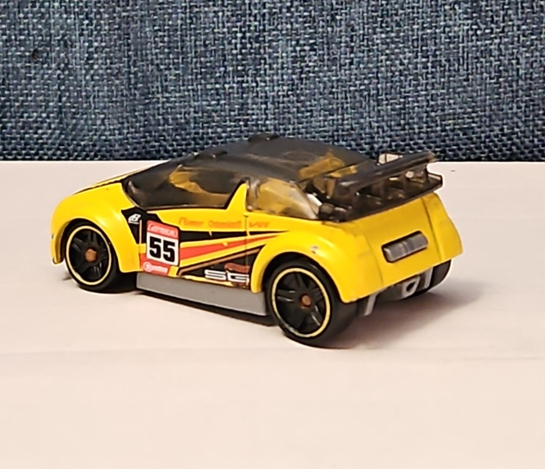 Hot Wheels Super Gnat | 2013 HW Stunt Track Aces | Yellow #55 Race Car