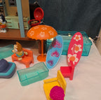 Bluey Ultimate Beach Cabin 29 Pc Playset Figures