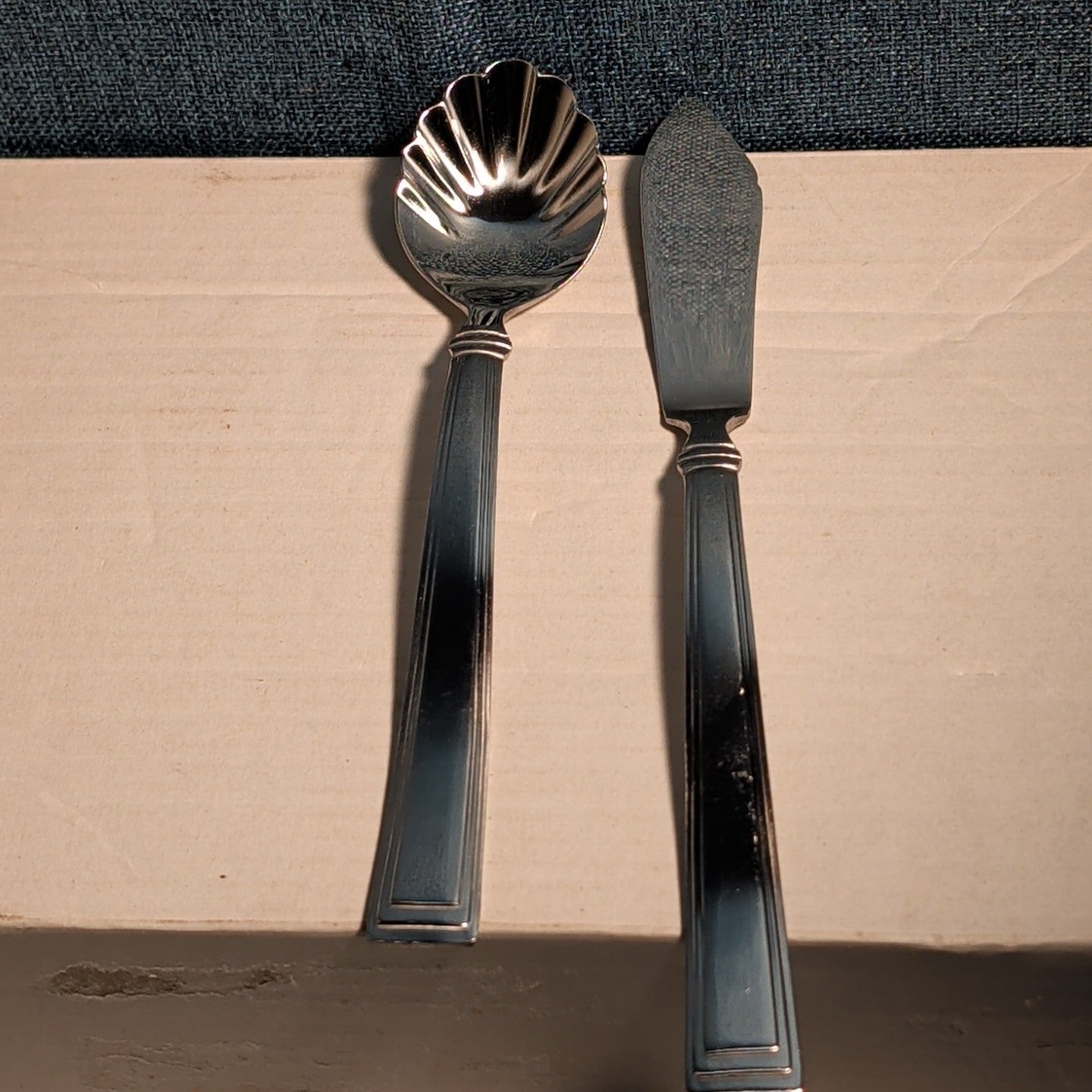 Hampton Silversmiths PORTFOLIO Sugar Spoon & Butter Knife Set | Glossy 208
