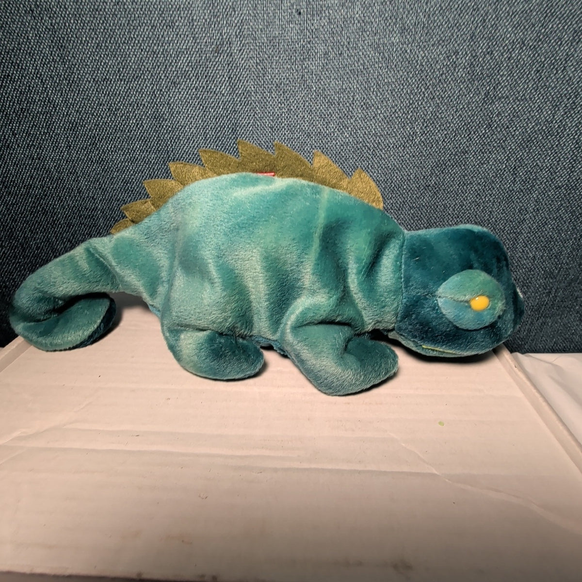 TY Beanie Baby - IGGY the Iguana (dark fabric w/ spikes) (9.5 inch) - MWMTs