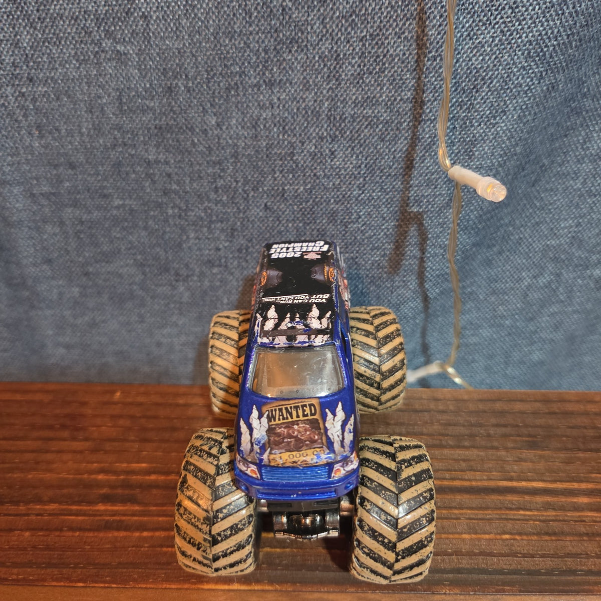 Hot Wheels Monster Jam Bounty Hunter Mud Treads Diecast 2012