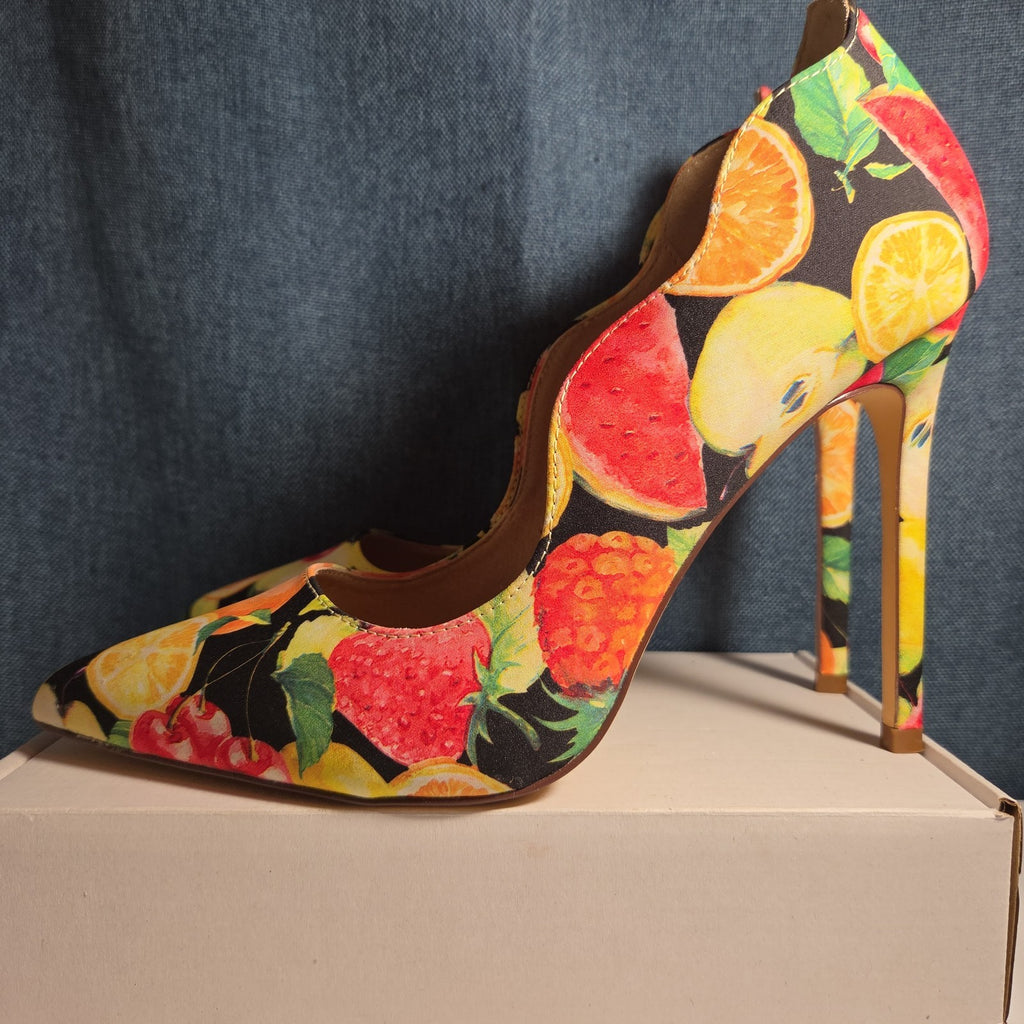 Liliana Fruit Print Pumps 8.5 Scalloped Stiletto Heels Watercolor Fruit Salad