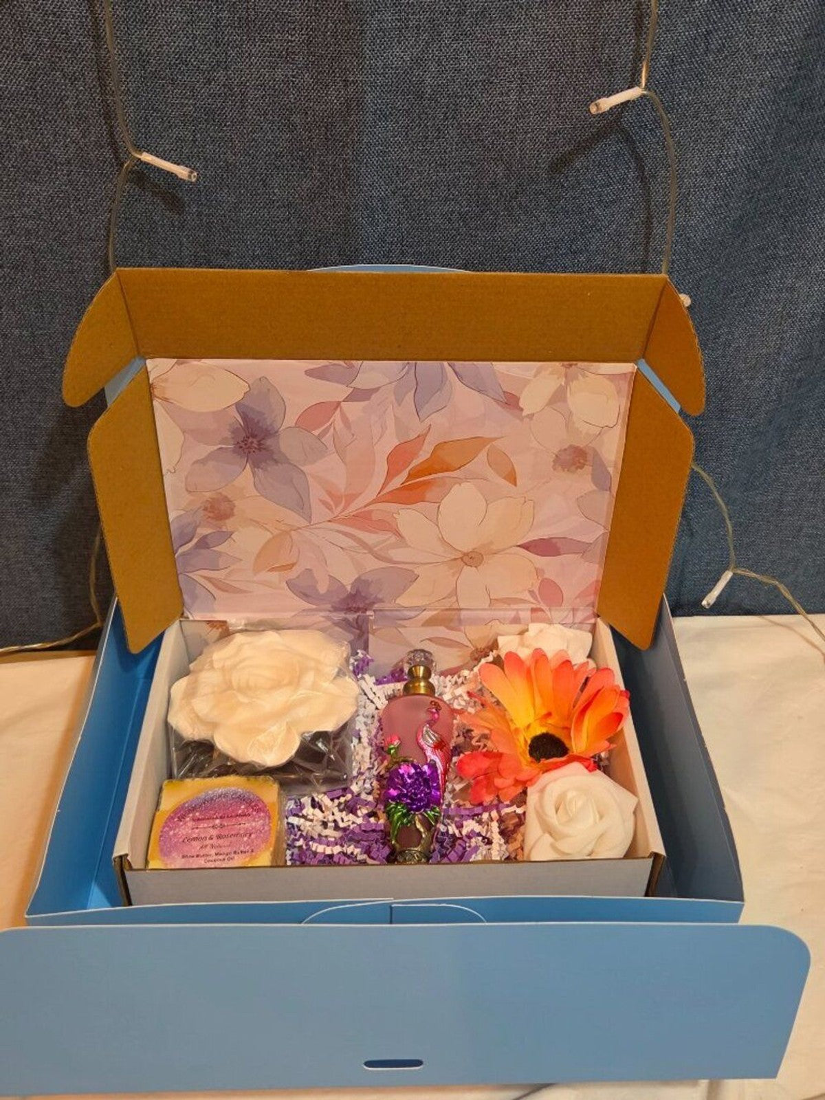 Luxe Fragrance Oil Spa Bundle 30ml Vintage Glass Bottle, Flower Diffuser & Soap