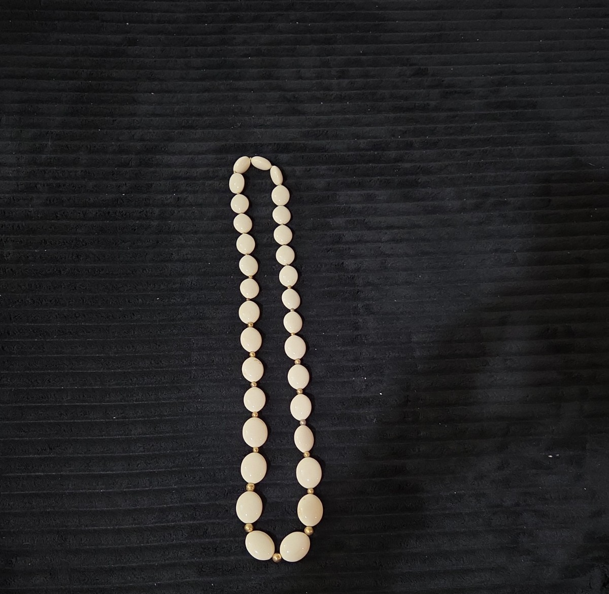 Vintage Cream Lucite Bead Necklace Graduated Flat Oval Disc Chain 32" No Clasp