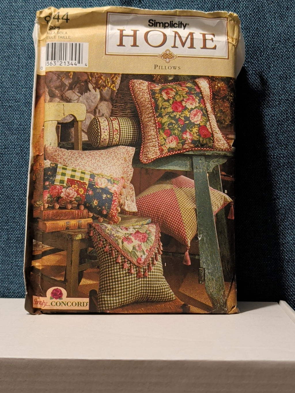Simplicity 8044 Pillows Sewing Pattern 1998 12 Styles Couch Neckroll Decor UNCUT