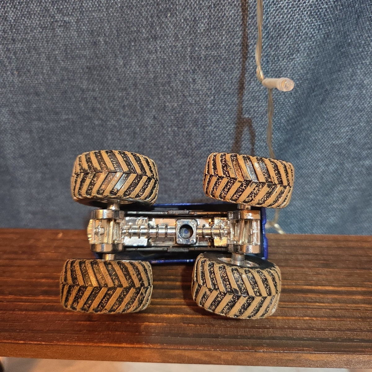 Hot Wheels Monster Jam Bounty Hunter Mud Treads Diecast 2012
