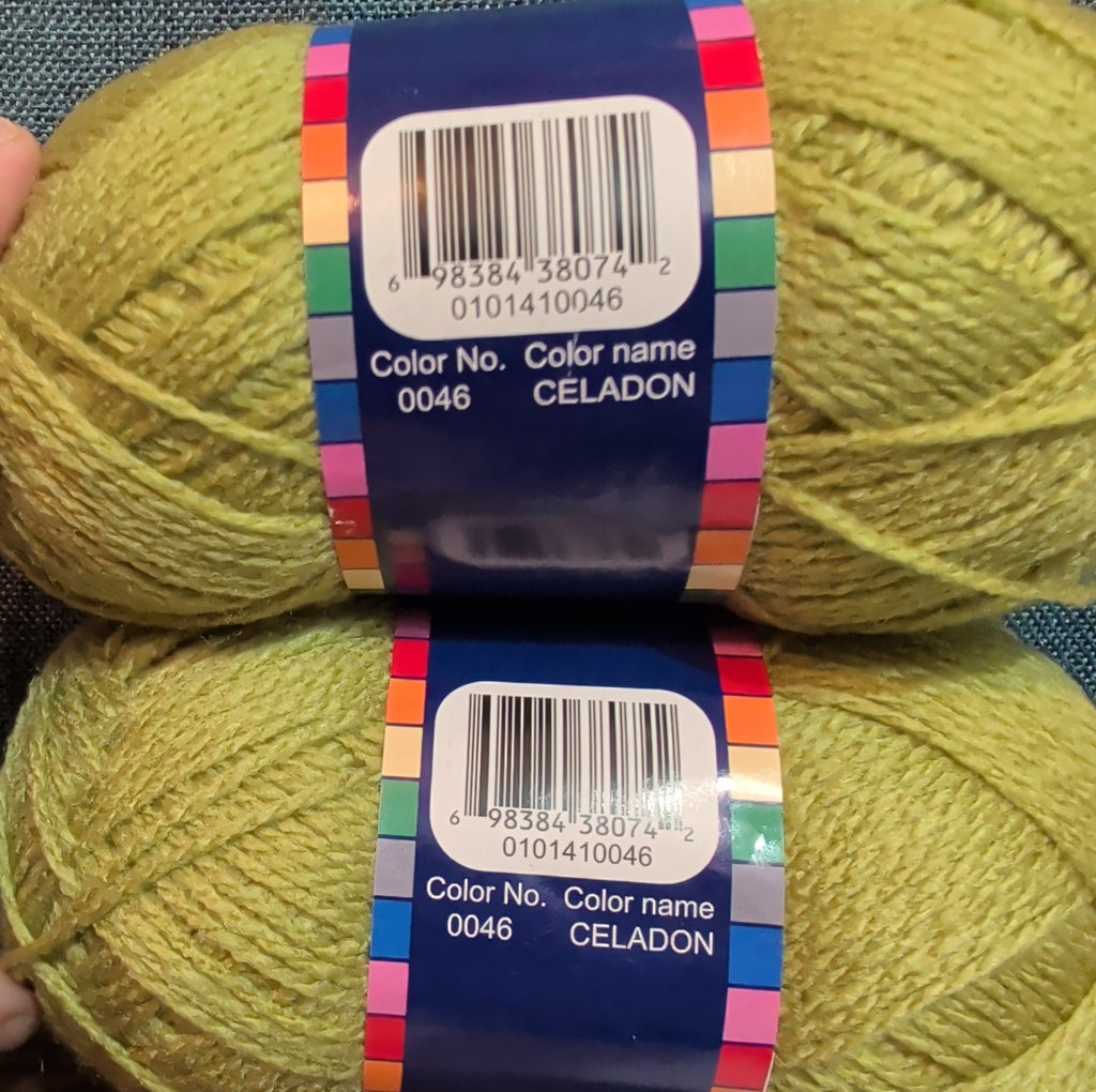 Herrschners Afghan Yarn 2 Ply Celadon Green Acrylic 2 Skein Lot 0046
